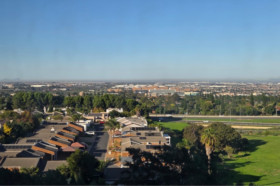 1 Bedroom Property for Sale in Loevenstein Western Cape